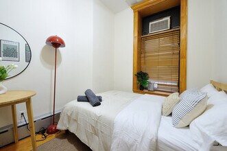 301 E 63rd St in New York, NY - Building Photo - Building Photo