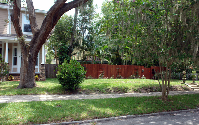 Melrose Place in St. Petersburg, FL - Building Photo - Building Photo