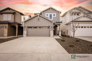 233 W Broyhill St in Meridian, ID - Building Photo