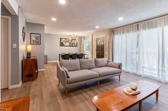 336 Miraleste Dr, Unit 250 in Los Angeles, CA - Foto de edificio - Building Photo