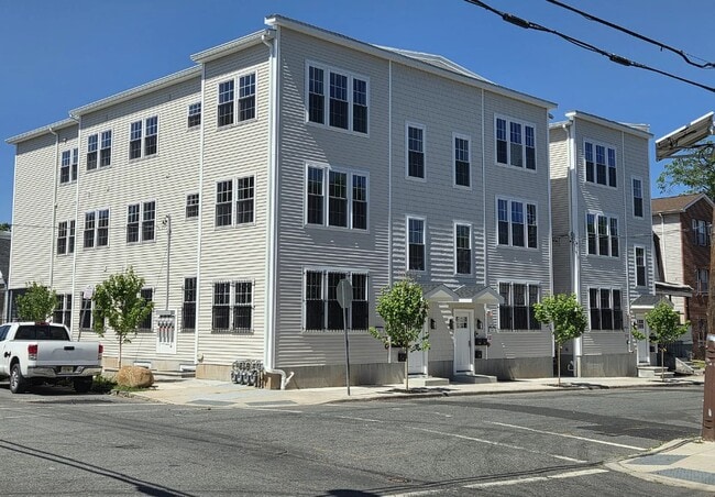 36 Shaw Ave