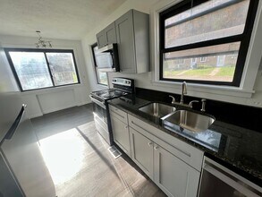 135 McGovern Blvd in Crescent, PA - Building Photo - Building Photo