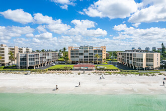 Dolphin Way of Hickory Point in Bonita Springs, FL - Building Photo - Building Photo