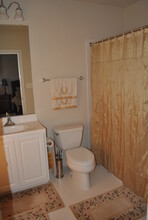 3624 Stonewall Manor Dr, Unit one bedroom with full bat in Triangle, VA - Foto de edificio - Building Photo