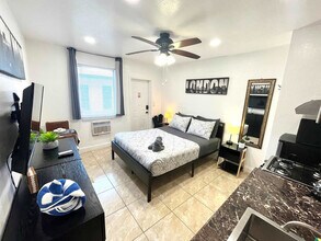 338 Van Buren St, Unit SI FL1-ID1520226P in Hollywood, FL - Foto de edificio - Building Photo