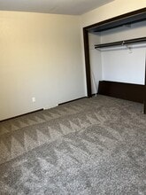 1319 E Ingals Ave in Bismarck, ND - Building Photo - Building Photo