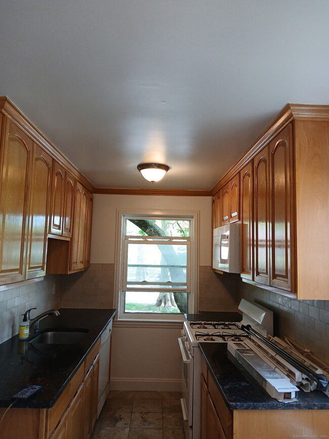 204 Seaton Rd in Stamford, CT - Building Photo - Building Photo