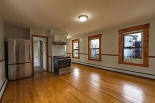 294 Spruce St in Manchester, NH - Building Photo