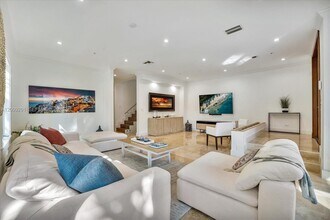 7440 SW 56th Ct in Miami, FL - Building Photo - Building Photo