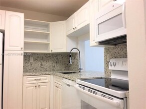 9621 SW 77th Ave in Miami, FL - Building Photo - Building Photo