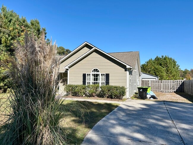 301 Kraft St in Holly Ridge, NC - Building Photo - Building Photo