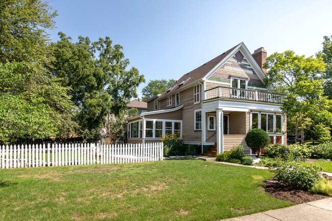 700 Hansen Pl in Park Ridge, IL - Building Photo - Building Photo