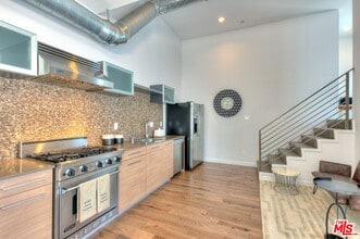 4151 Redwood Ave in Los Angeles, CA - Building Photo - Building Photo