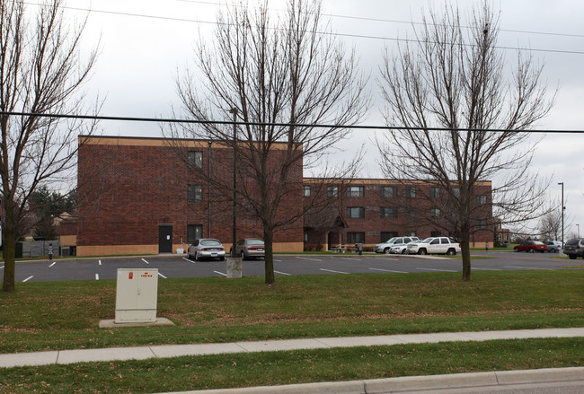 Benet Place in St. Cloud, MN - Building Photo - Building Photo