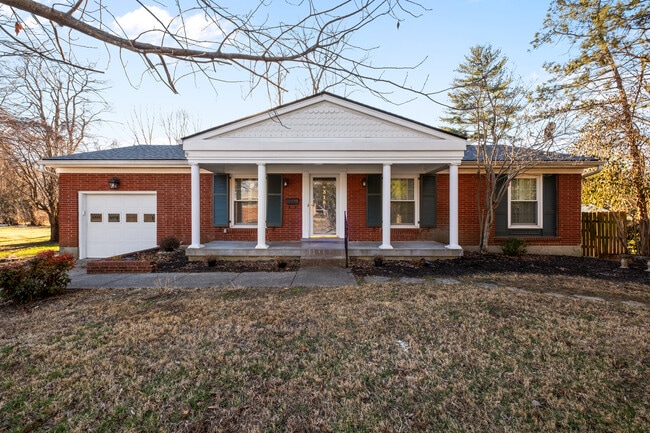 318 Castleview Dr in Louisville, KY - Foto de edificio - Building Photo