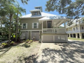 7808 Bay Dr in Tampa, FL - Building Photo