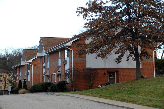 White Valley Apartments in Delmont, PA - Foto de edificio - Building Photo