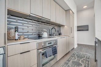 88 Bathurst St in Toronto, ON - Building Photo - Building Photo