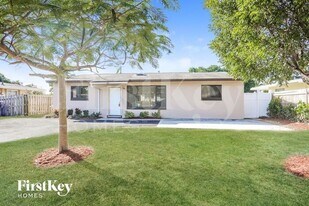 1811 NW 1st Way in Pompano Beach, FL - Building Photo