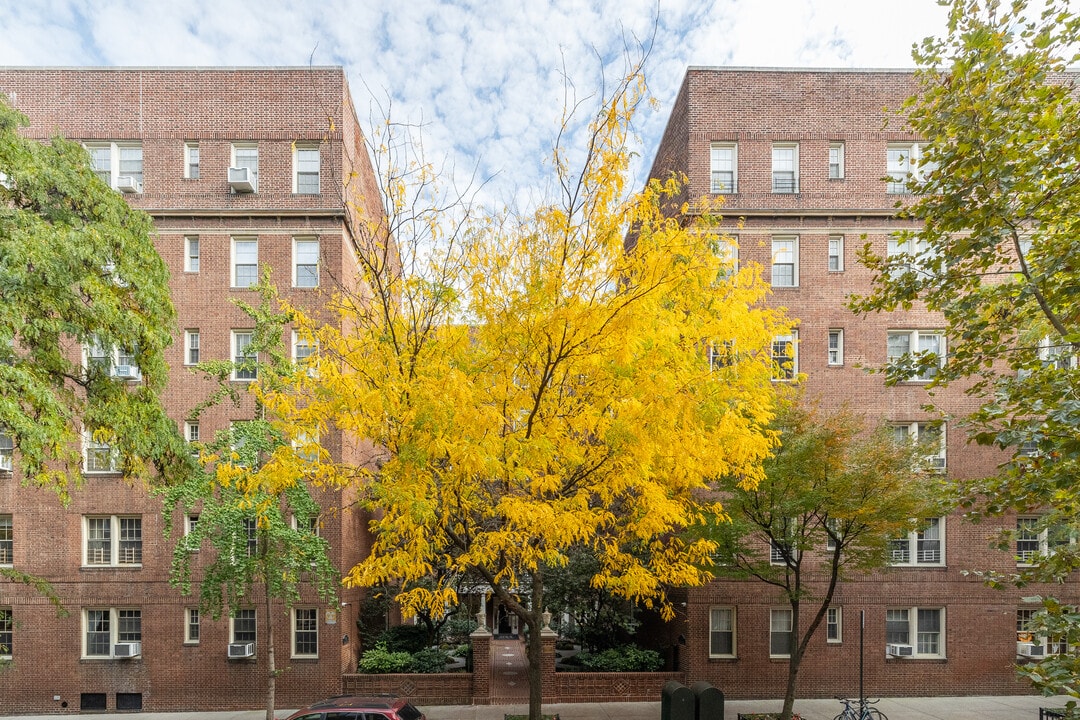 Mansion House in Brooklyn, NY - Building Photo