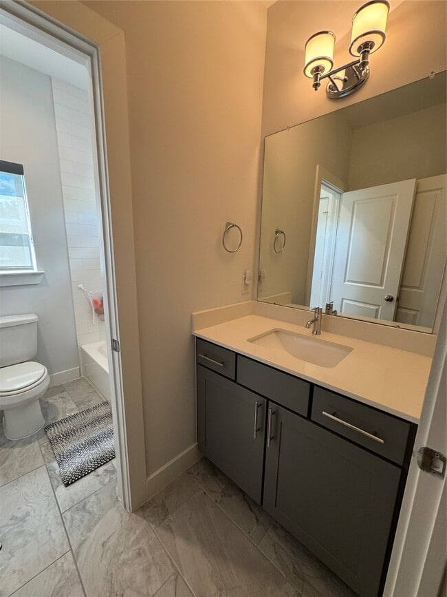 property at 412 N Live Oak St