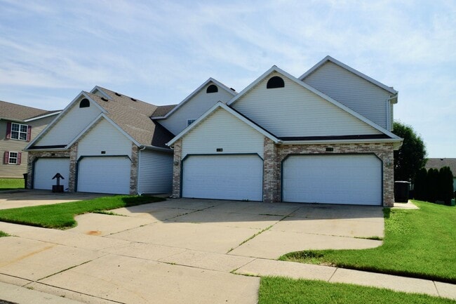 665 Nygaard St in Stoughton, WI - Building Photo - Building Photo
