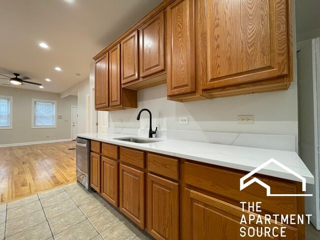 3606 W Cortland St, Unit 2r in Chicago, IL - Building Photo - Building Photo