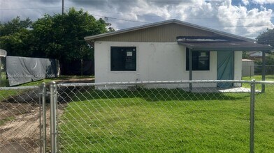 521 NW 10th St in Florida City, FL - Building Photo - Building Photo
