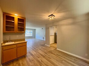 14701 Dickens St in Los Angeles, CA - Building Photo - Building Photo