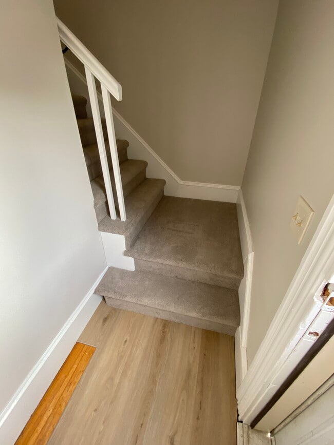 51 Buckthorne Ave, Unit Apartment 2 in Riverside, RI - Foto de edificio - Building Photo