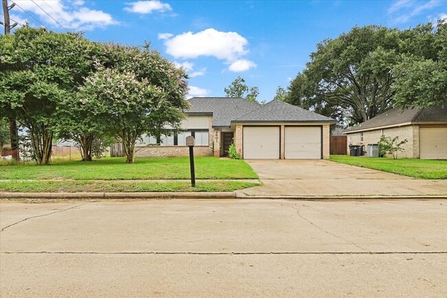 property at 2601 Village Cir Dr