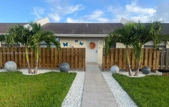 1327 Towhee St in Homestead, FL - Building Photo - Building Photo