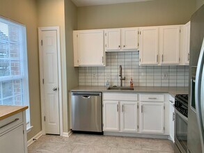 4138 Fountainside Ln-Unit -# A204 in Fairfax, VA - Building Photo - Building Photo