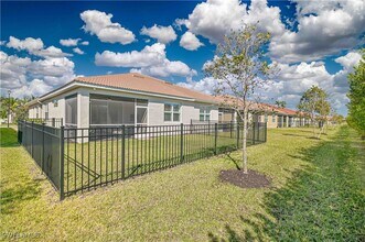 3013 Royal Gardens Ave in Ft. Myers, FL - Building Photo - Building Photo