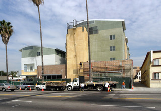 Views@270 in Los Angeles, CA - Foto de edificio - Building Photo