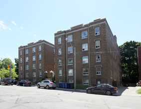 136 Oriole Pky in Toronto, ON - Building Photo - Primary Photo