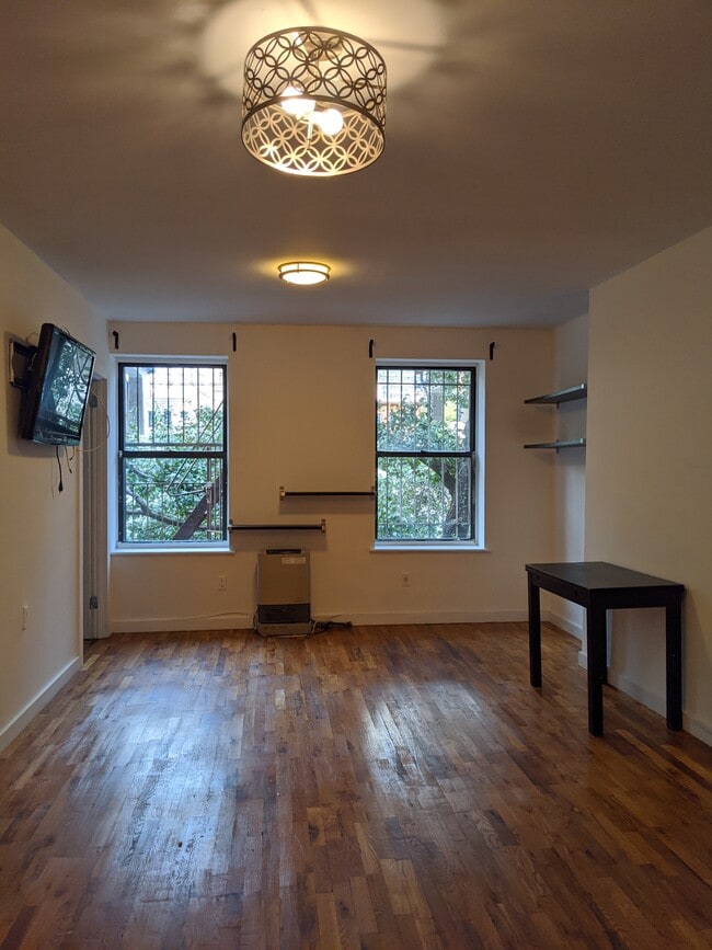 48 S 6th St