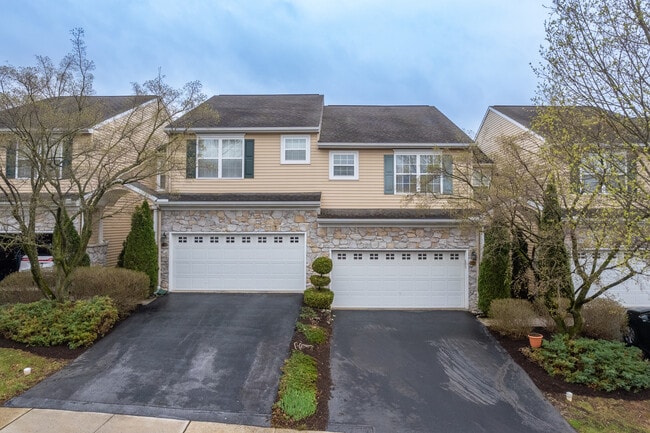 Willow Ridge Apartments in Hershey, PA - Foto de edificio - Building Photo