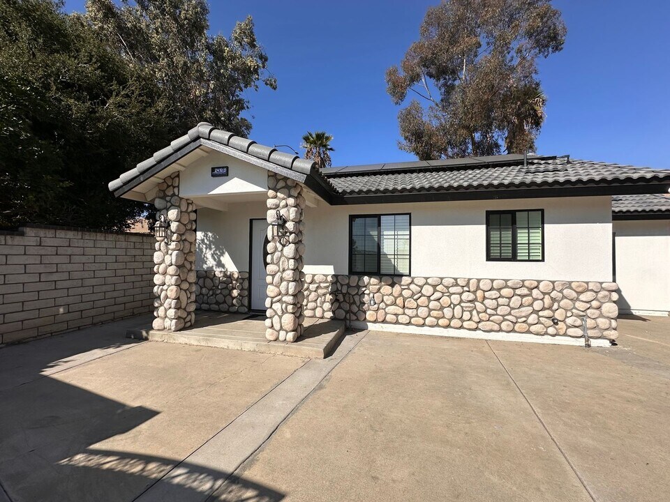 2419 S Raymond Pl in Ontario, CA - Building Photo