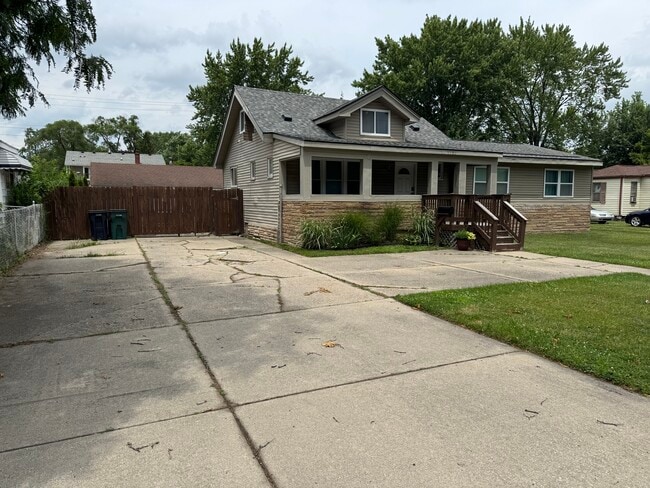 property at 1303 E Thirteen Mile Rd