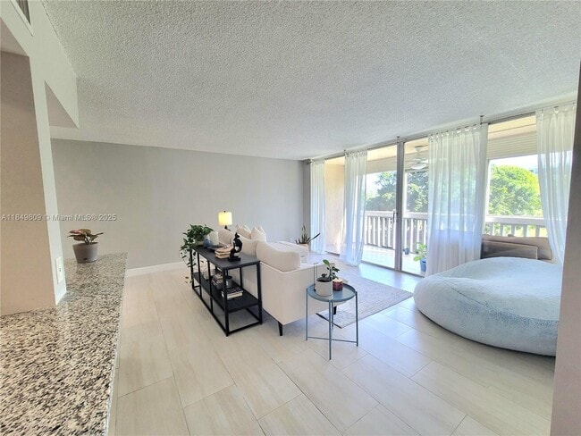 7051 Environ Blvd in Lauderhill, FL - Building Photo - Building Photo