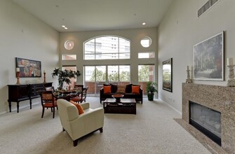 130 E San Fernando St in San Jose, CA - Foto de edificio - Building Photo