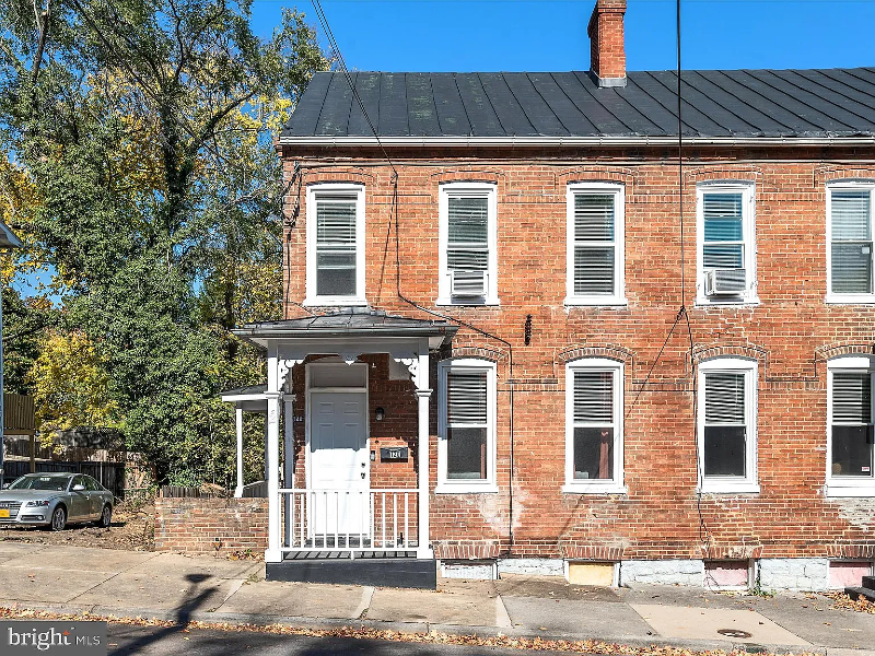 120 E Leicester St in Winchester, VA - Building Photo