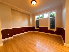 8622 NE 123rd Pl in Kirkland, WA - Building Photo - Building Photo