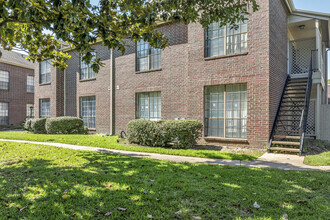 Cambridge Court in Houston, TX - Building Photo - Building Photo