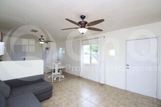 50 E Valencia Dr in Phoenix, AZ - Building Photo - Building Photo