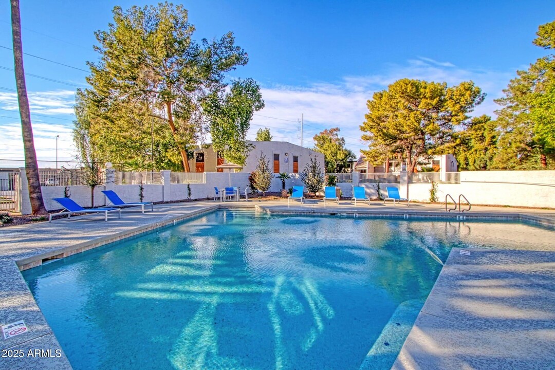 15620 N 25th Ave in Phoenix, AZ - Building Photo