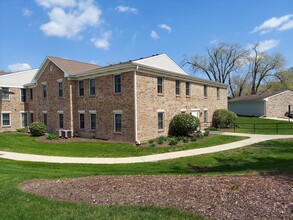 Wedgewood Manor Active Senior Living in Montgomery, IL - Building Photo - Building Photo