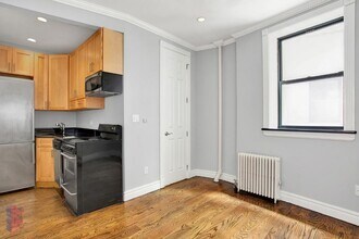 330 E 35th St in New York, NY - Building Photo - Building Photo