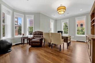 103 E Chestnut St in Chicago, IL - Building Photo - Building Photo